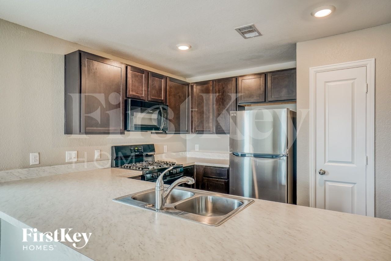 3363 Avary River Ln - Photo 7 of 17