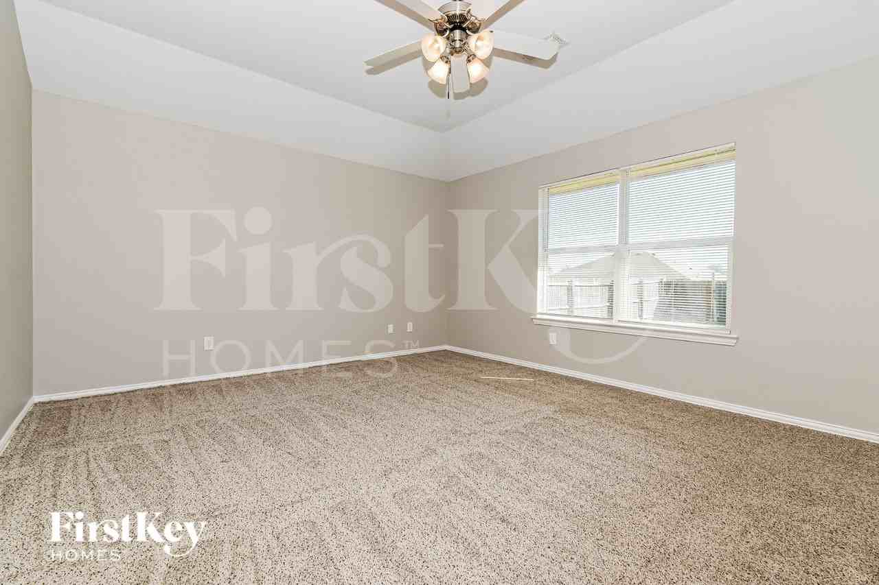 1818 Willowbrook Dr - Photo 2 of 19