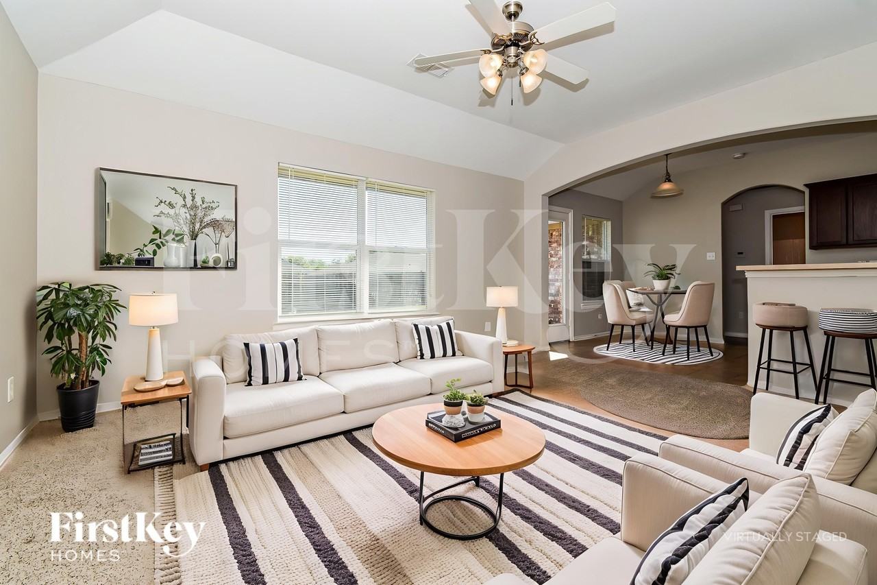 1818 Willowbrook Dr - Photo 3 of 19