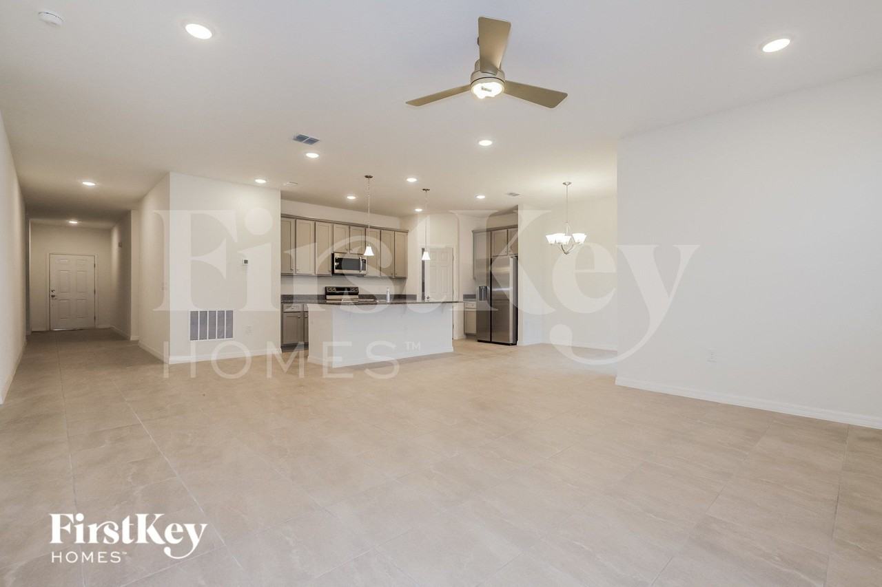 405 Reina Way - Photo 2 of 16