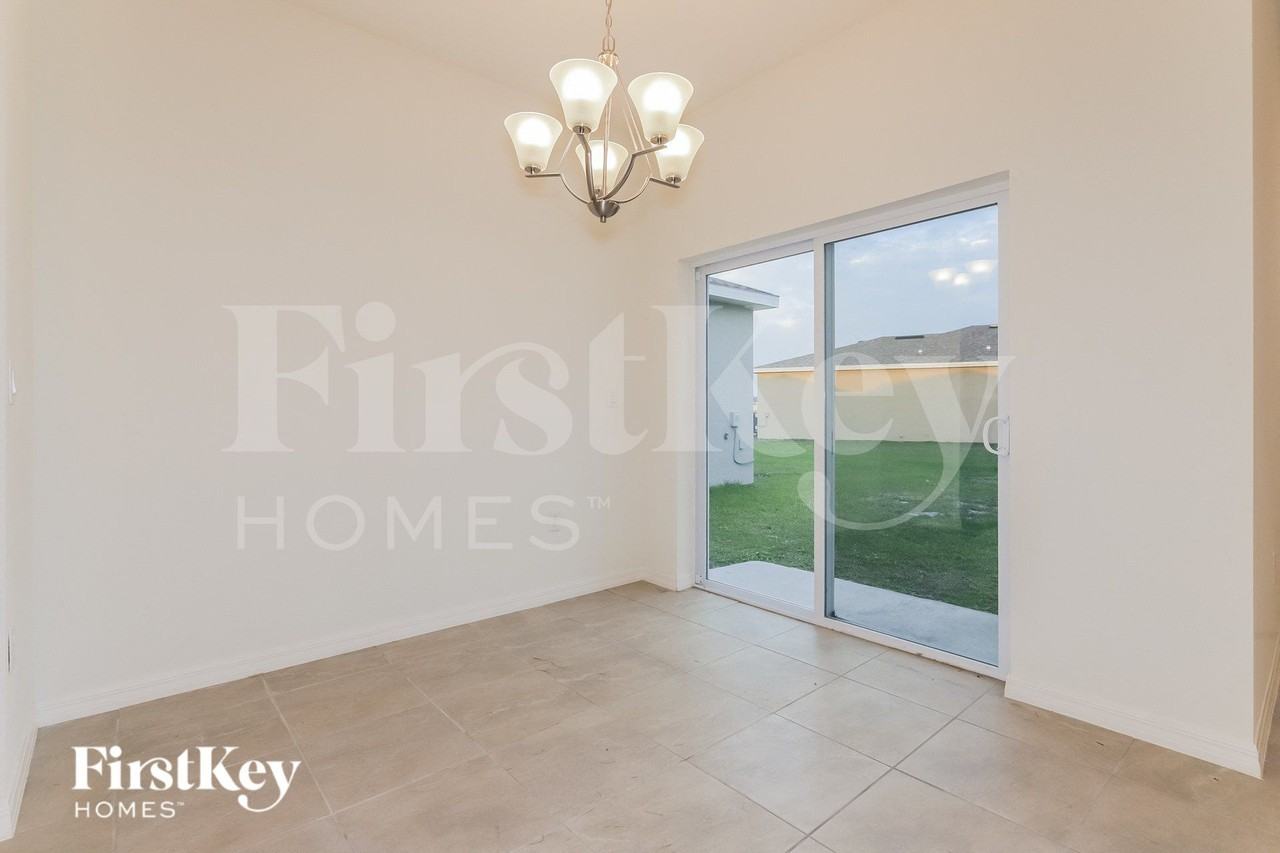 405 Reina Way - Photo 4 of 16