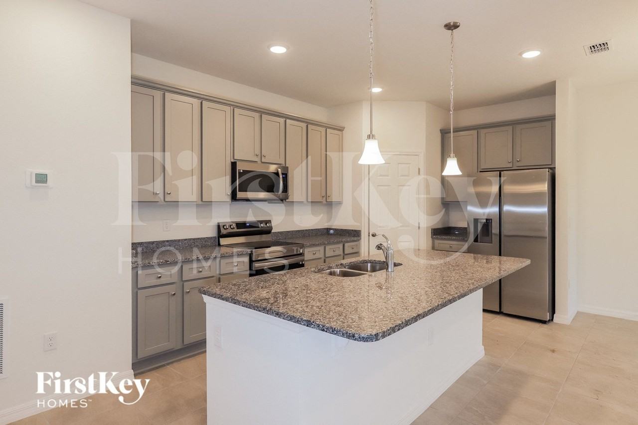 405 Reina Way - Photo 5 of 16