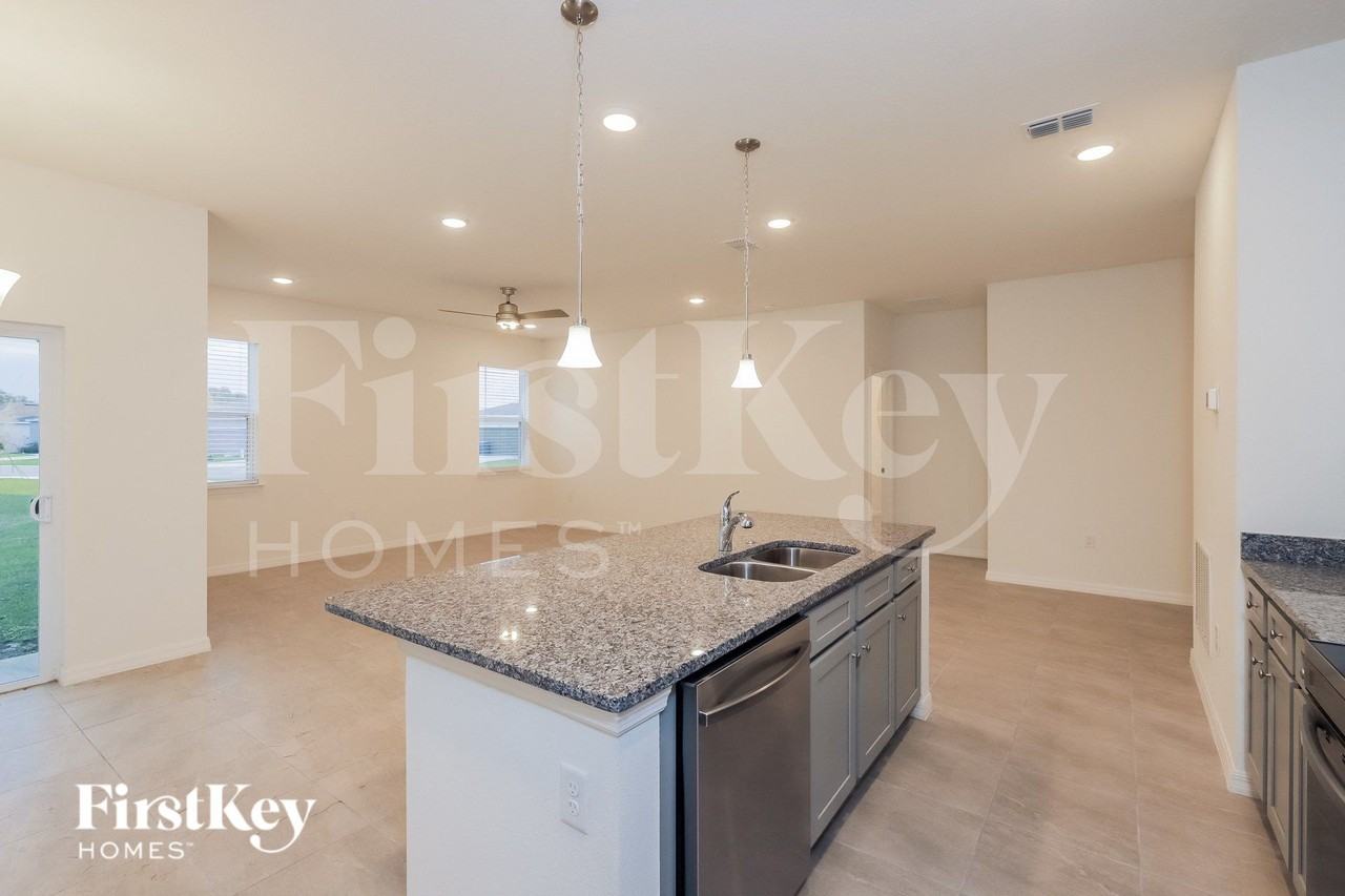 405 Reina Way - Photo 6 of 16