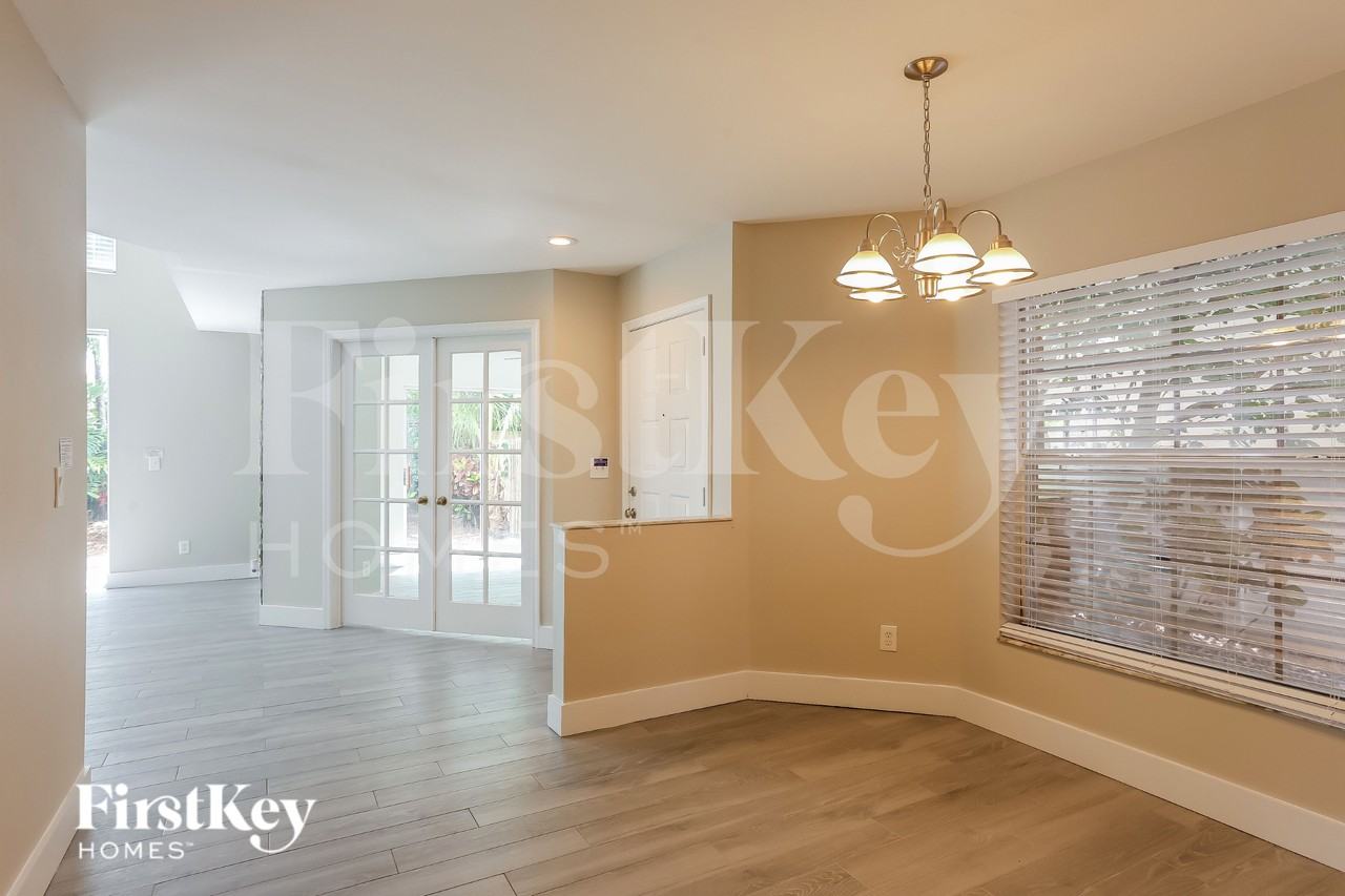 10837 Nw 46th Dr - Photo 4 of 15