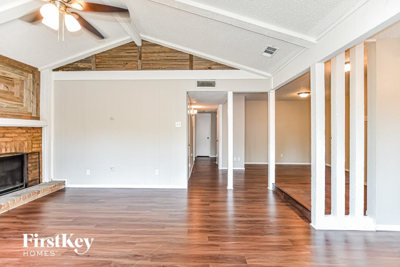 710 Ravencroft Dr - Photo 2 of 15