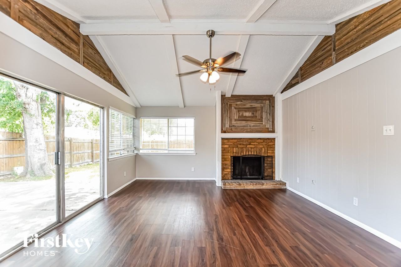 710 Ravencroft Dr - Photo 4 of 15