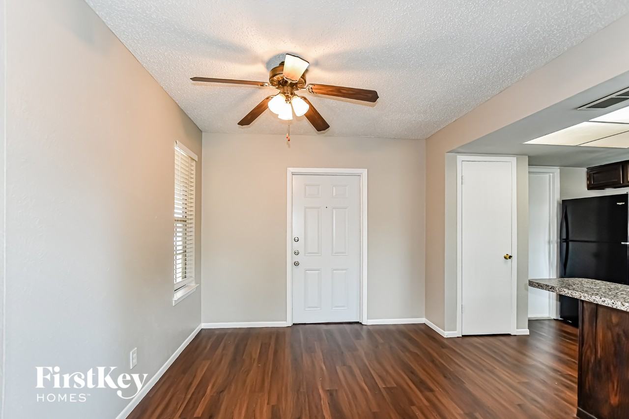 710 Ravencroft Dr - Photo 5 of 15