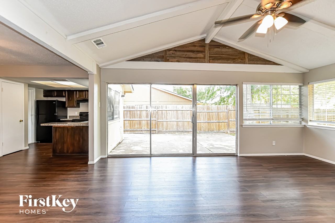 710 Ravencroft Dr - Photo 6 of 15