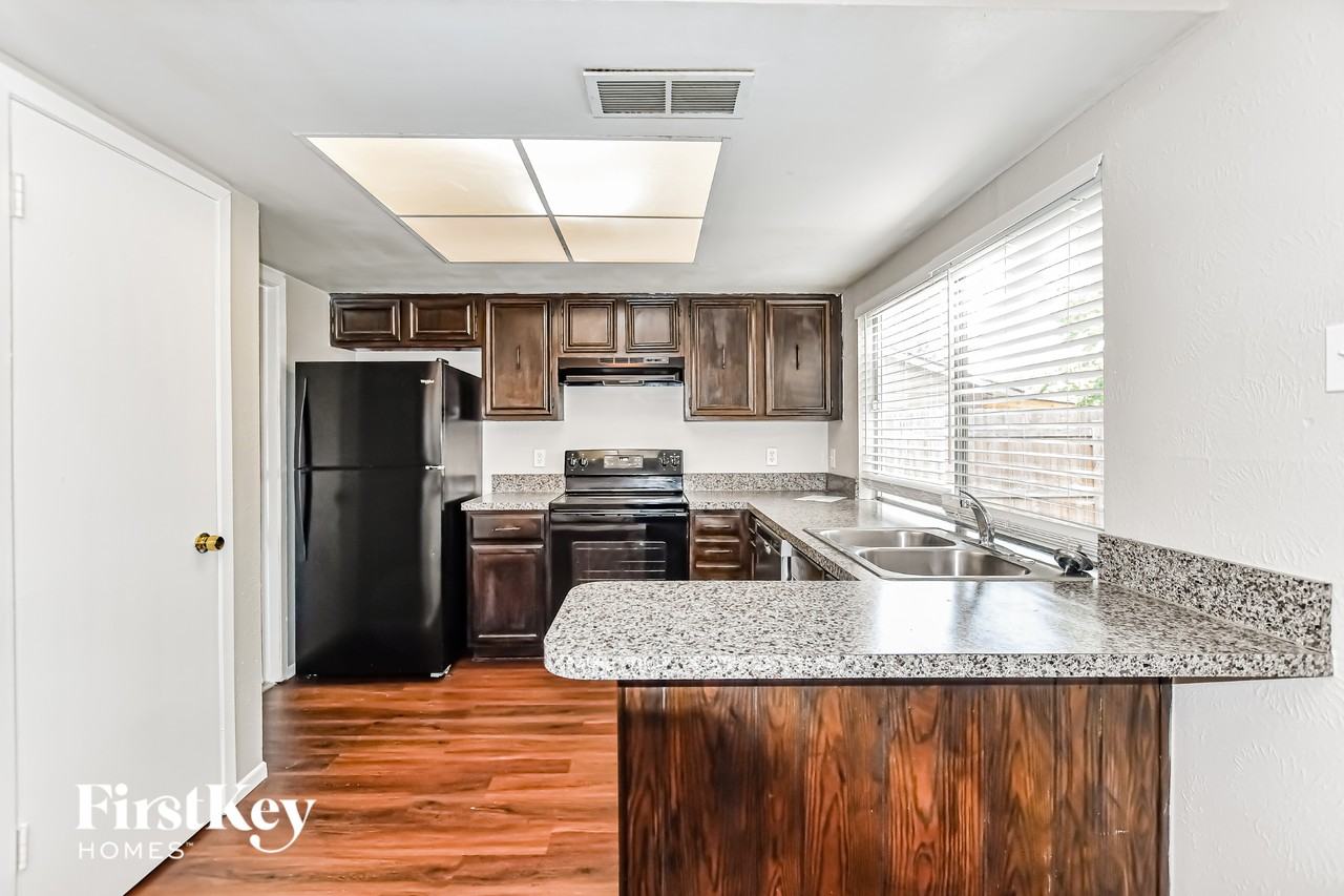 710 Ravencroft Dr - Photo 7 of 15