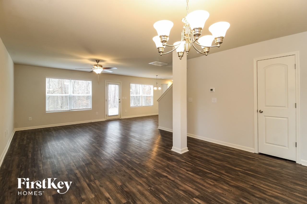 1618 Dodson St - Photo 3 of 15