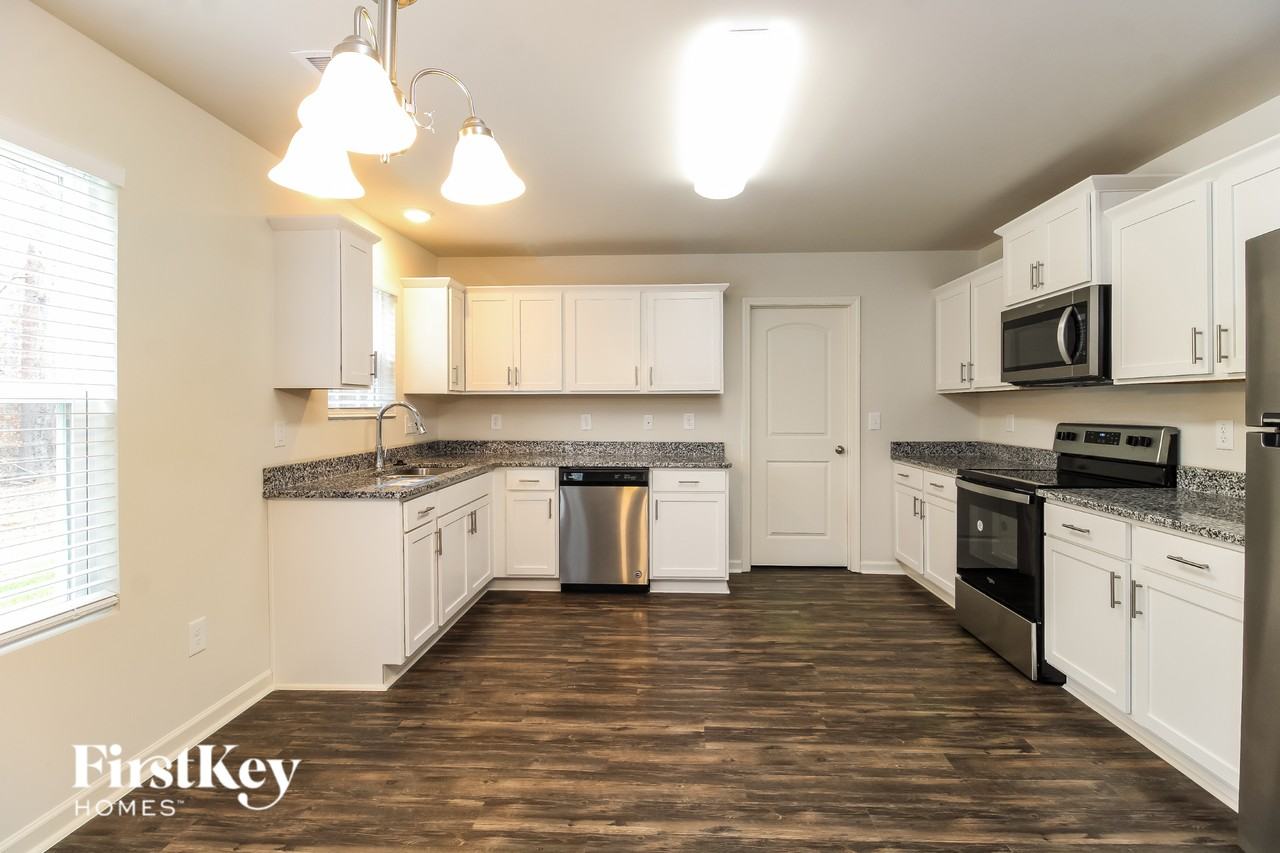 1618 Dodson St - Photo 4 of 15