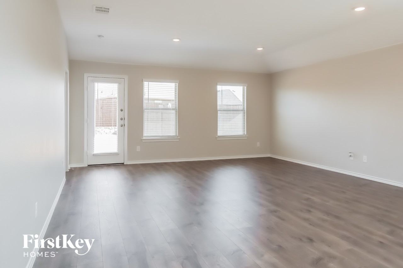 807 Community Way - Photo 3 of 15