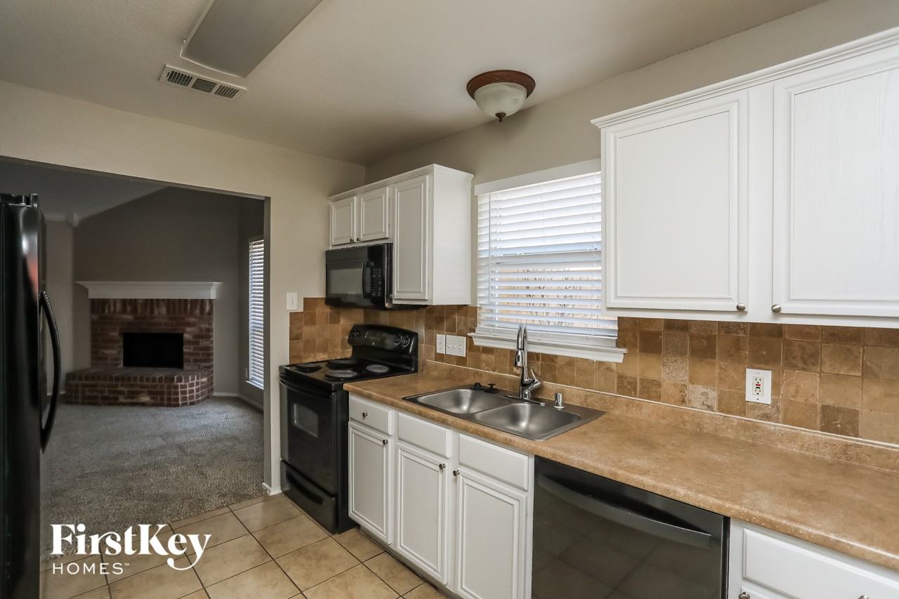 312 Pin Oak Ln - Photo 6 of 15