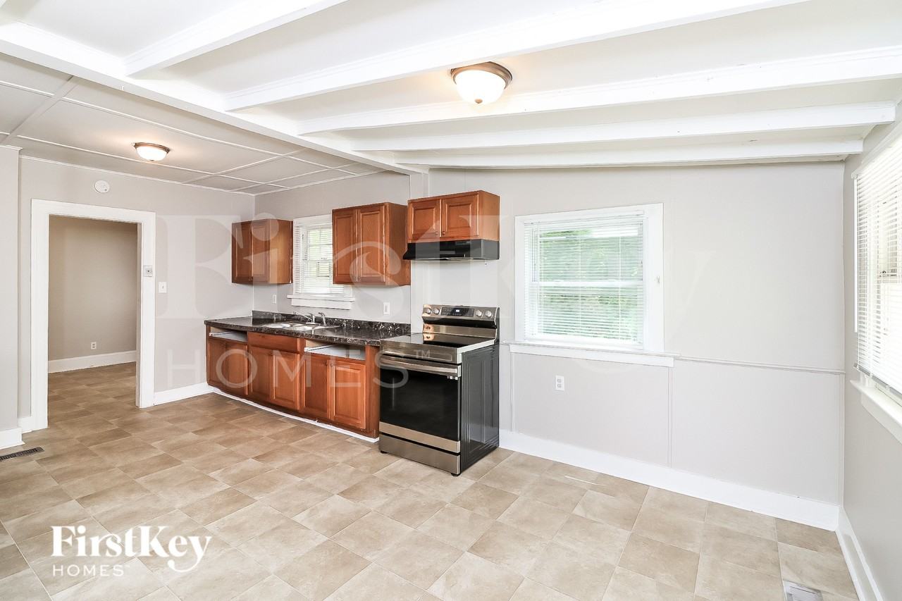 2641 Sylvan Rd - Photo 6 of 15