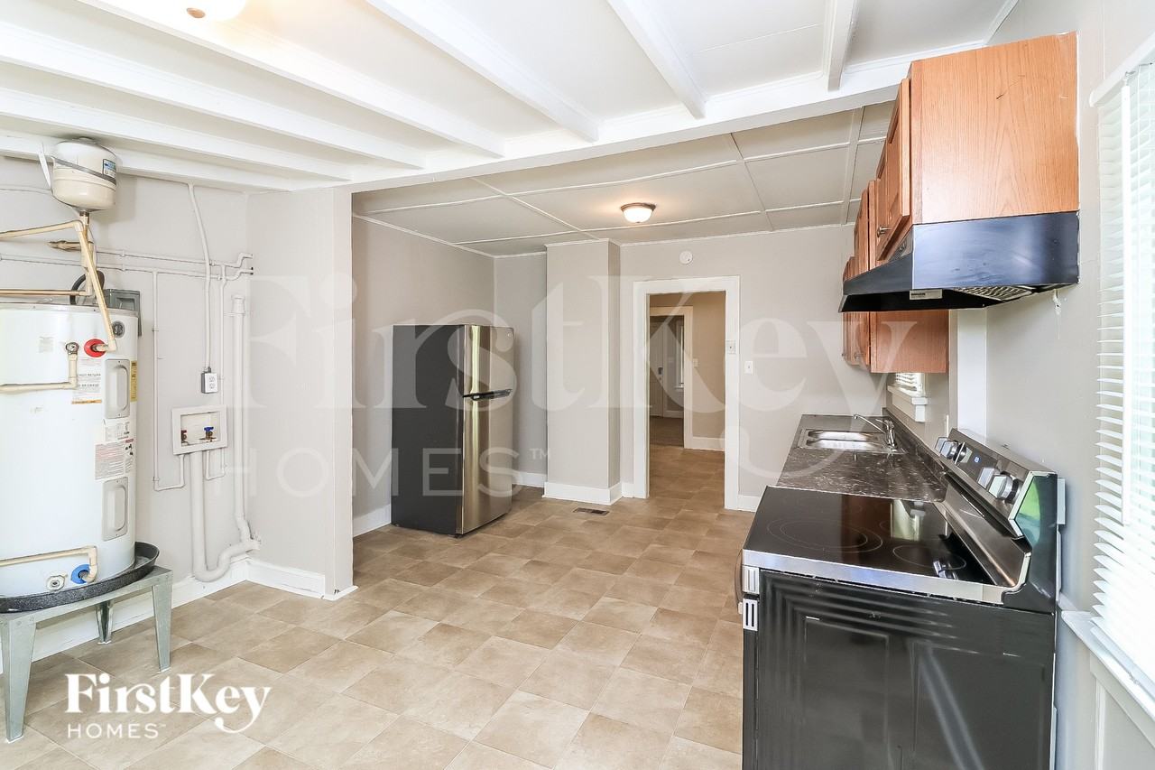 2641 Sylvan Rd - Photo 7 of 15