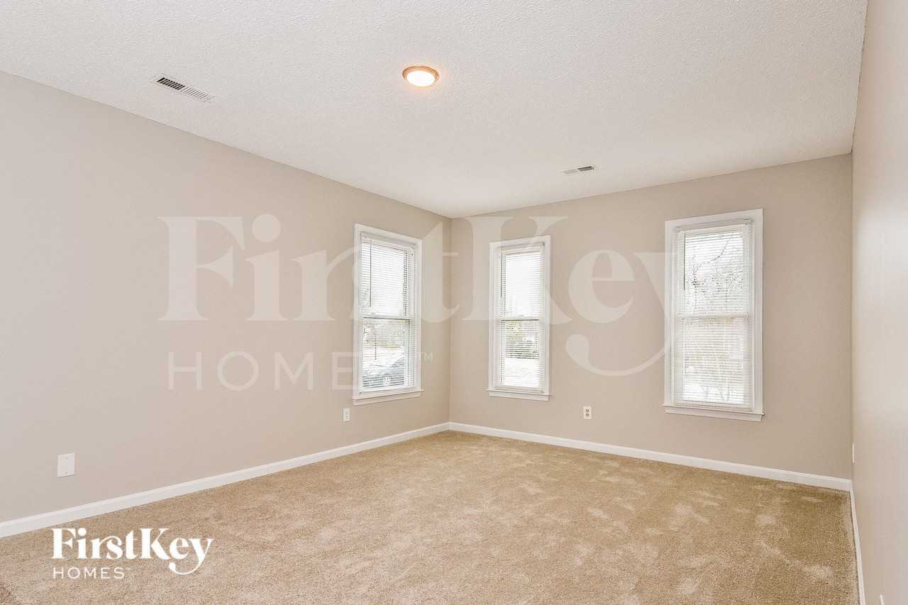 5504 Copper Hill Ct - Photo 5 of 15