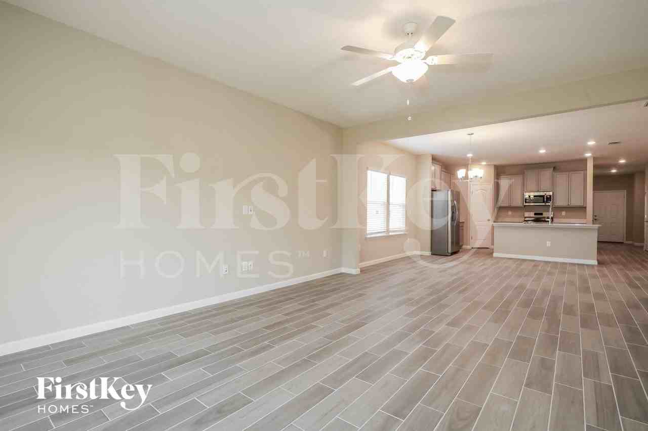 263 Bloomfield Way - Photo 4 of 15