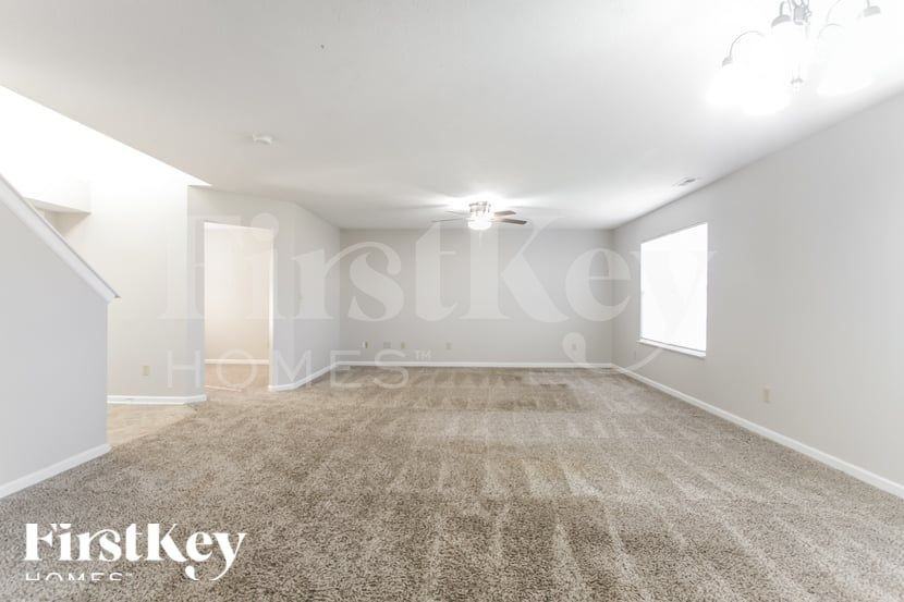 8542 Sansa St - Photo 4 of 15