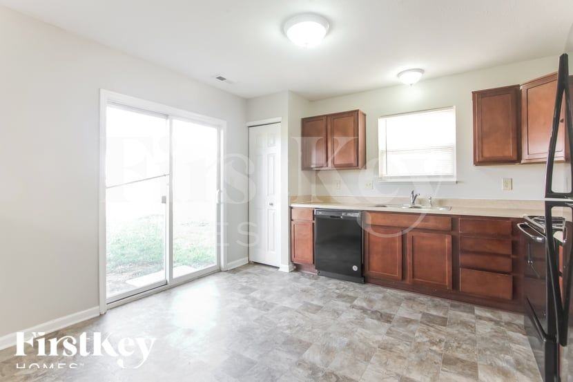 8542 Sansa St - Photo 5 of 15