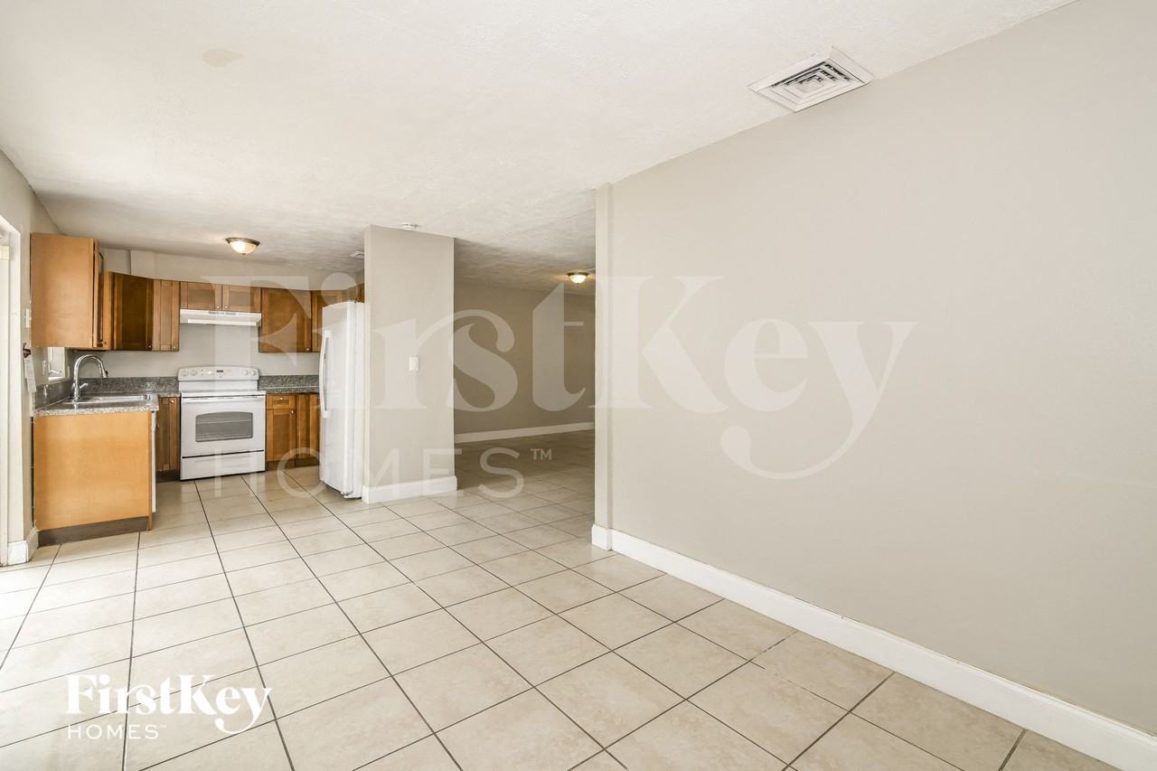 7300 Ramona St - Photo 4 of 15