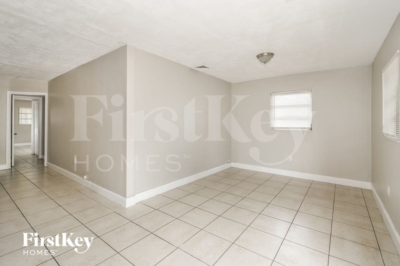 7300 Ramona St - Photo 5 of 15