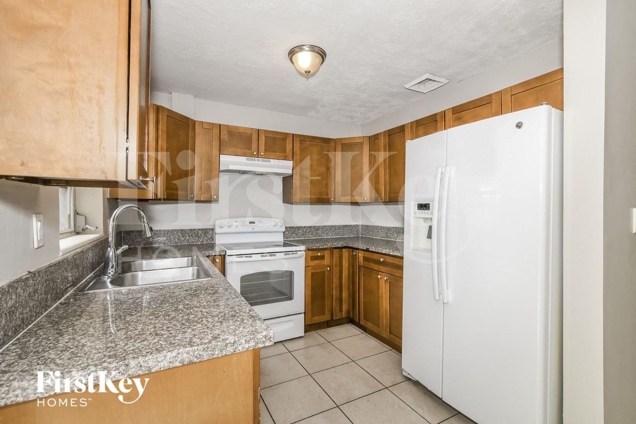 7300 Ramona St - Photo 6 of 15