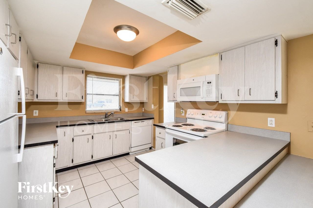 7218 Jasmine Rd - Photo 6 of 15