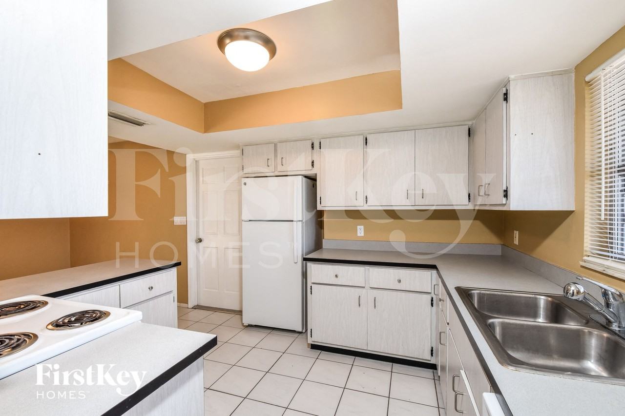 7218 Jasmine Rd - Photo 7 of 15