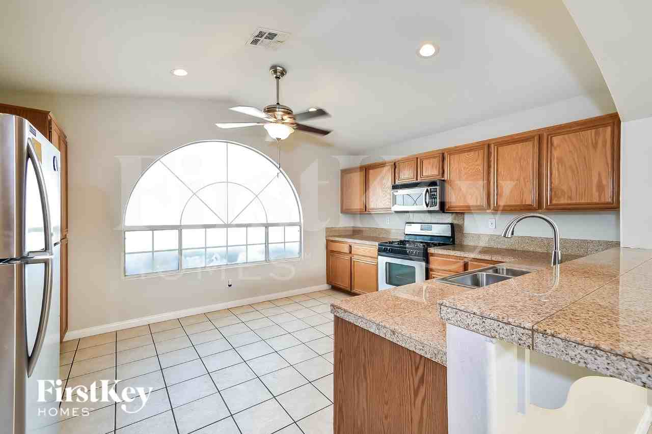 3909 Linniki St - Photo 5 of 16