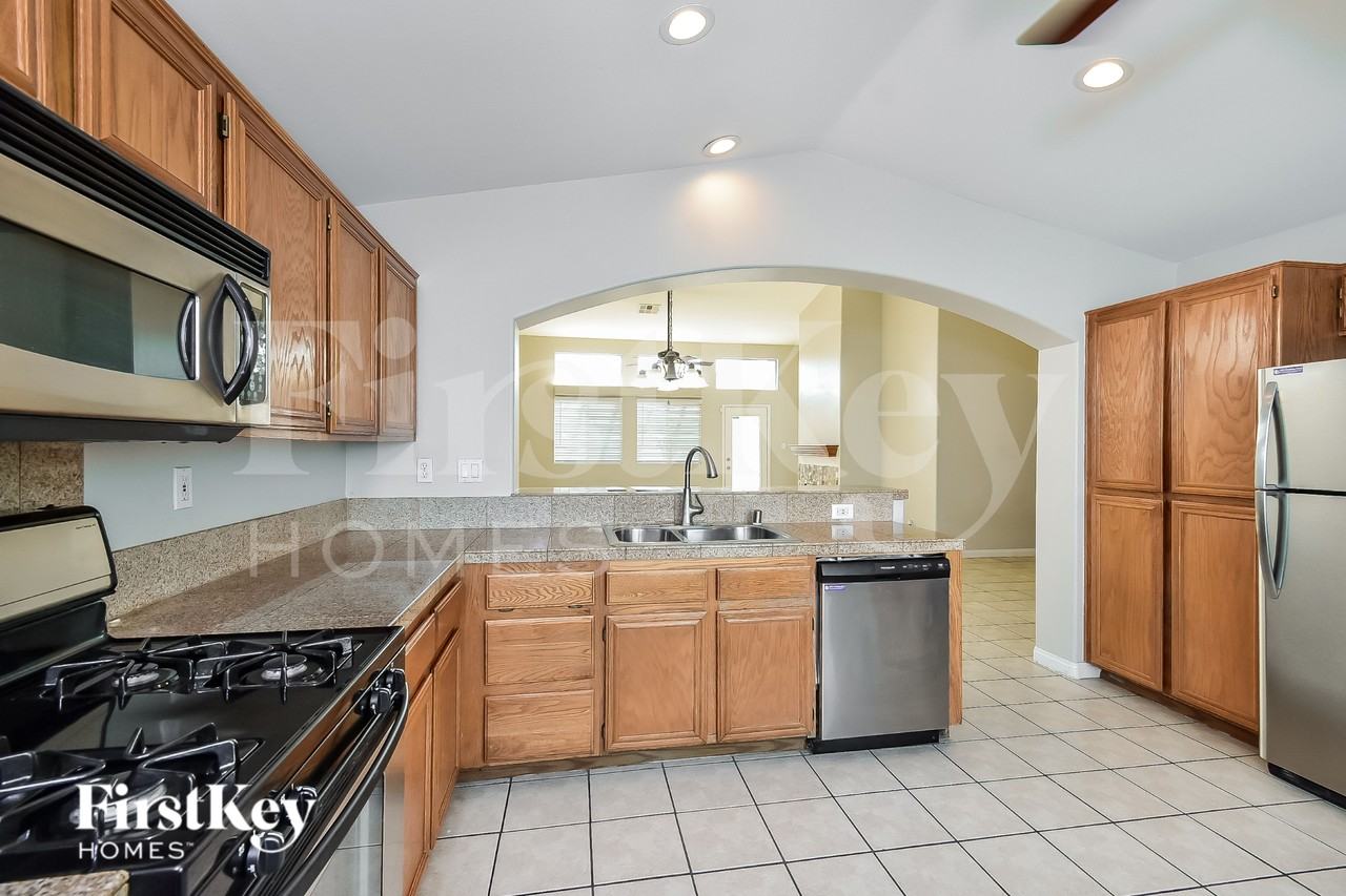 3909 Linniki St - Photo 6 of 16