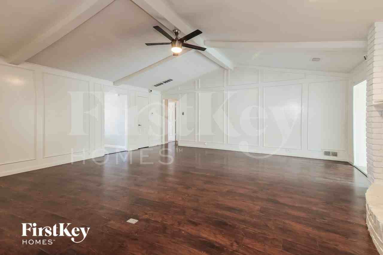 3413 Valley View Ln - Photo 3 of 19