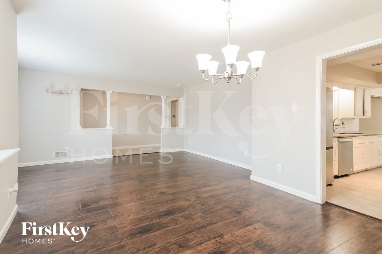 3413 Valley View Ln - Photo 5 of 19