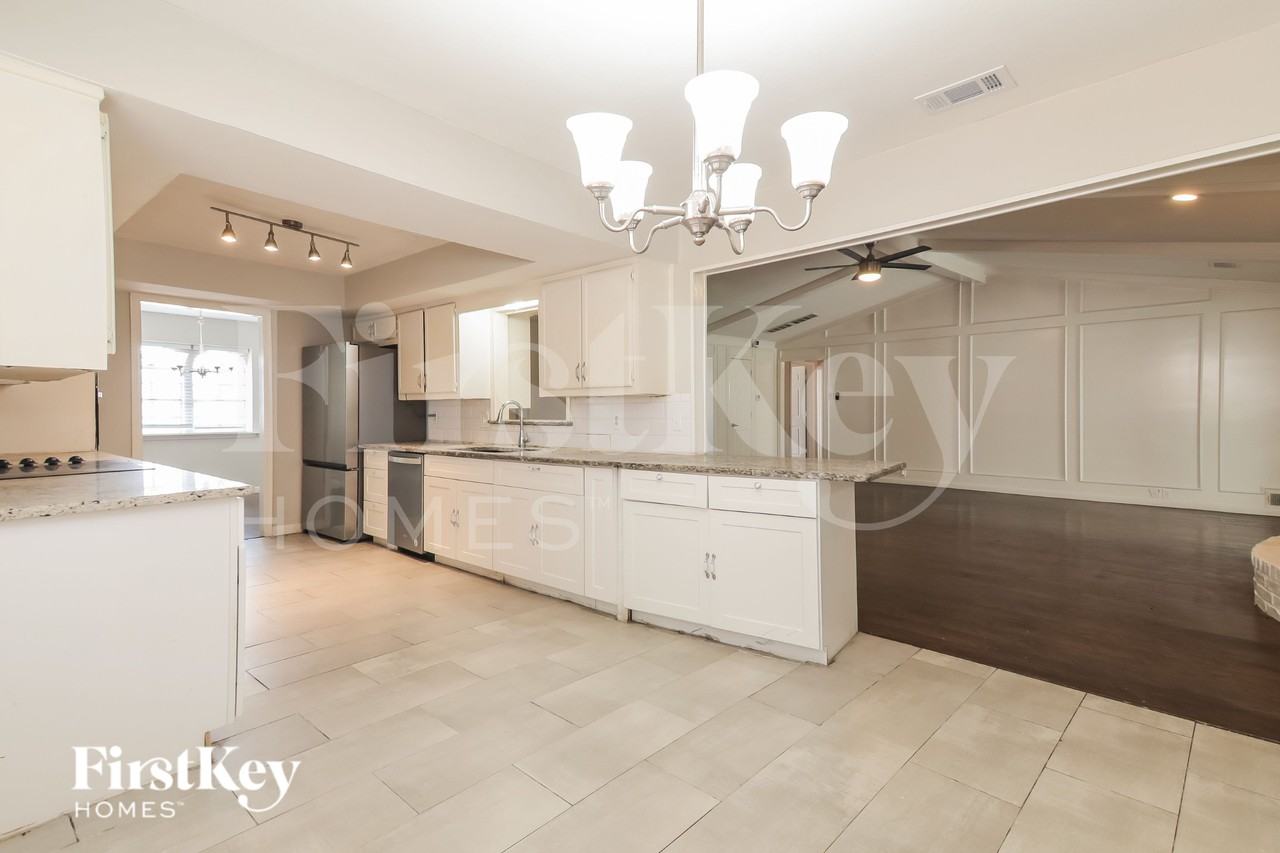 3413 Valley View Ln - Photo 7 of 19