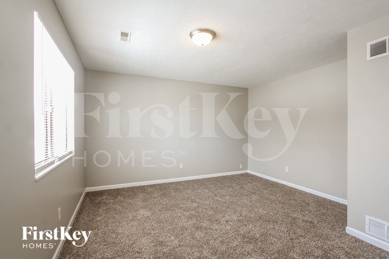 2856 N Boehning St - Photo 7 of 19