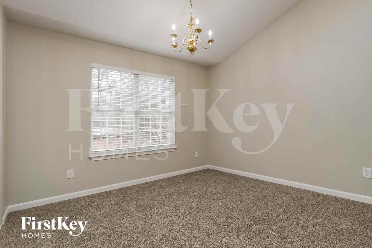 200 Fairview Chase - Photo 5 of 19