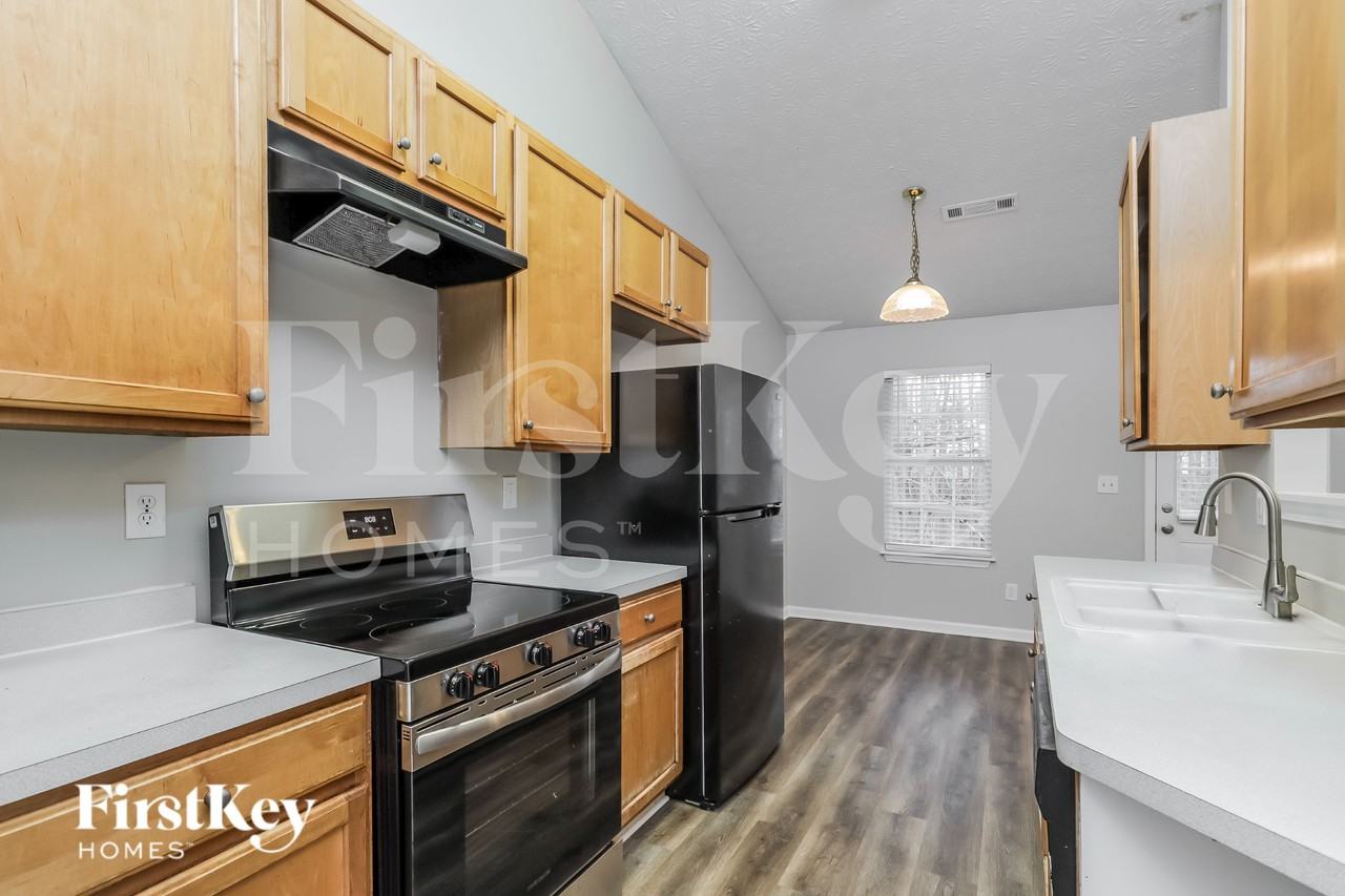 200 Fairview Chase - Photo 7 of 19