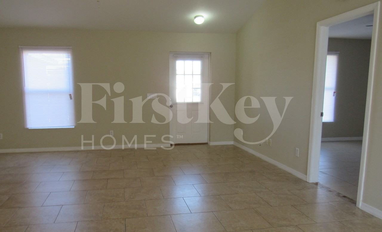 1810 Nwterrace - Photo 2 of 11