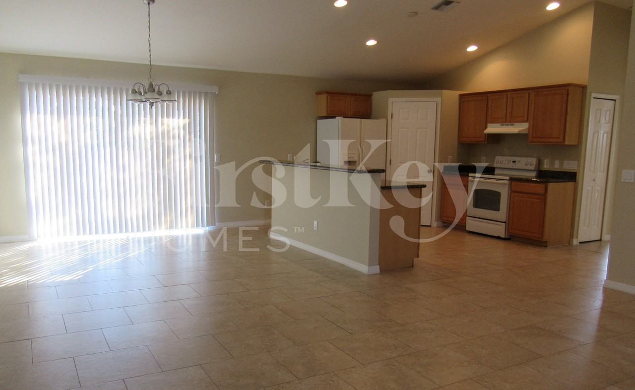 1810 Nwterrace - Photo 3 of 11