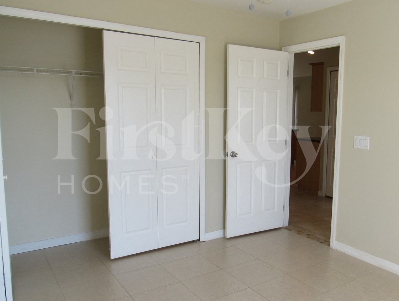 1810 Nwterrace - Photo 5 of 11