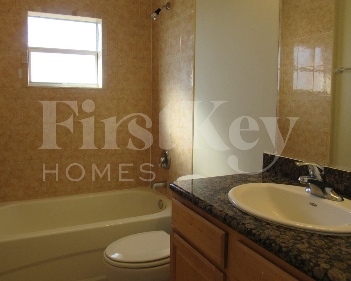 1810 Nwterrace - Photo 7 of 11