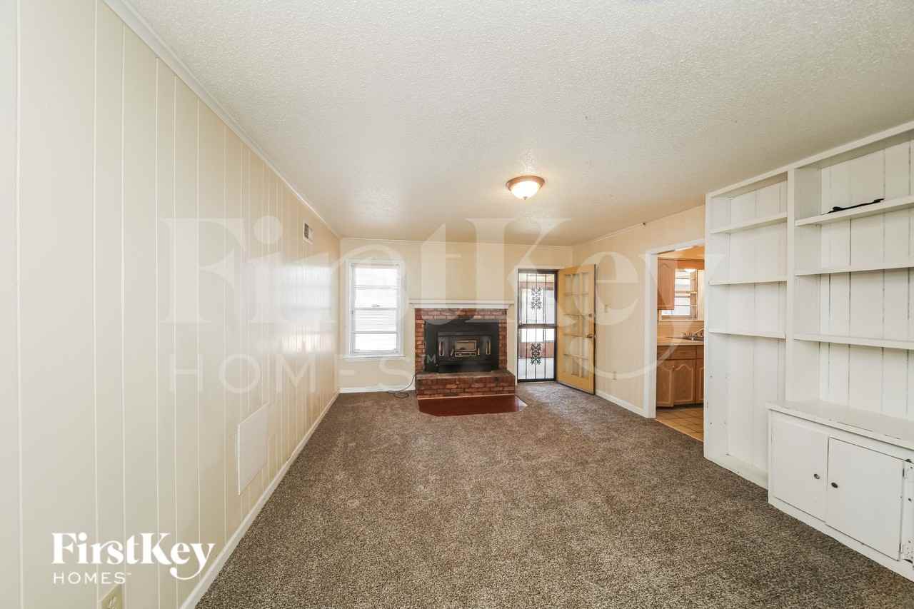 1374 Greenland Rd - Photo 4 of 16