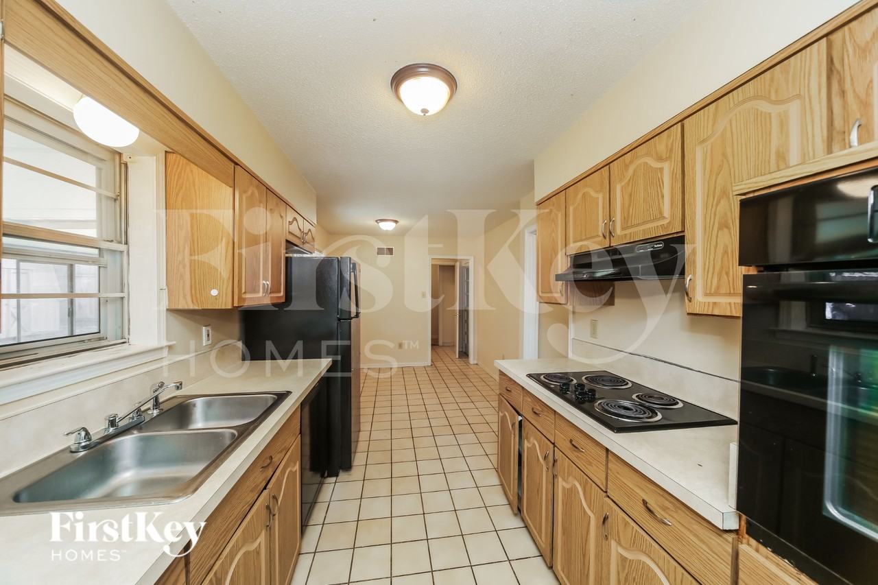 1374 Greenland Rd - Photo 6 of 16