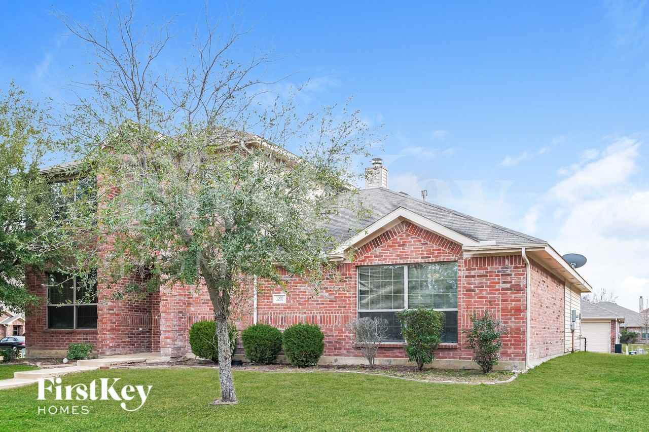 1202 Jewell Ln - Photo 2 of 19