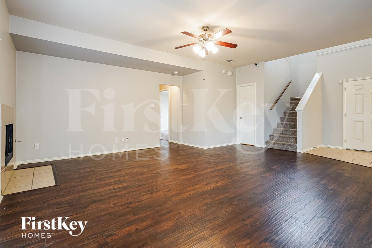 1202 Jewell Ln - Photo 3 of 19