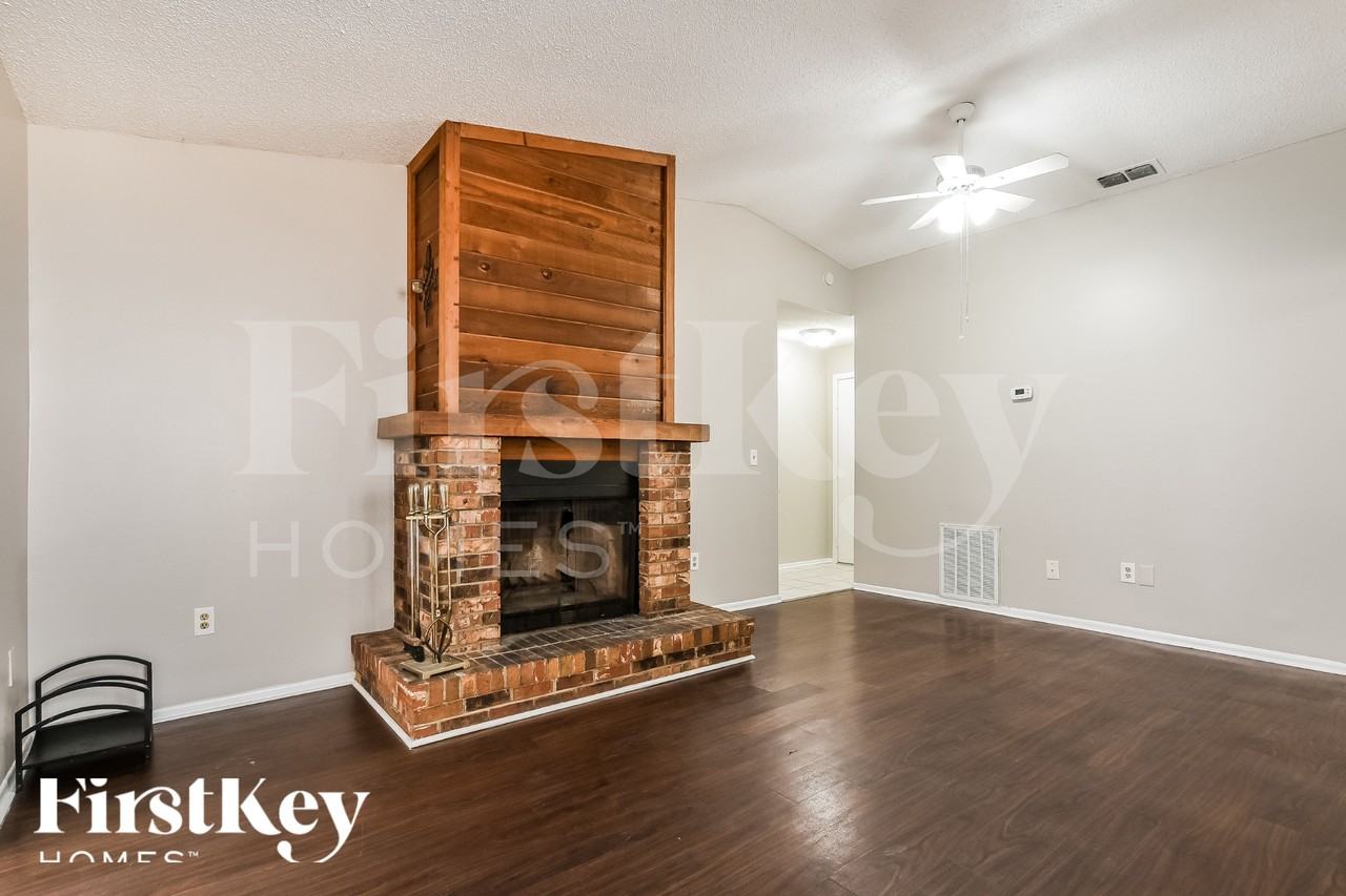 111 Wildwood Dr - Photo 2 of 19