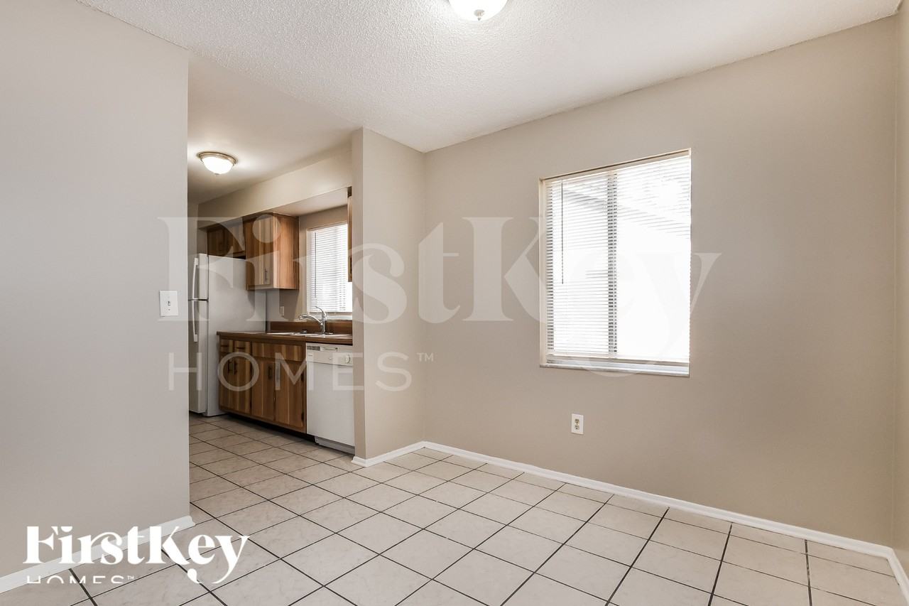 111 Wildwood Dr - Photo 7 of 19