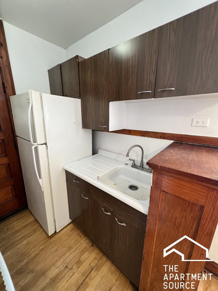 3150 N Linder Ave #1 - Photo 3 of 10