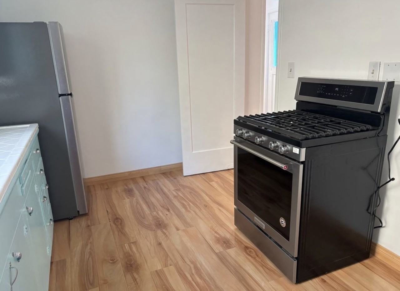 833 53rd St - Photo 2 of 10