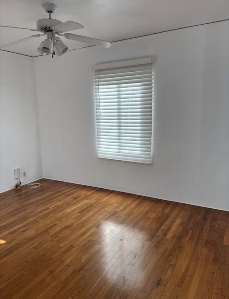 833 53rd St - Photo 3 of 10