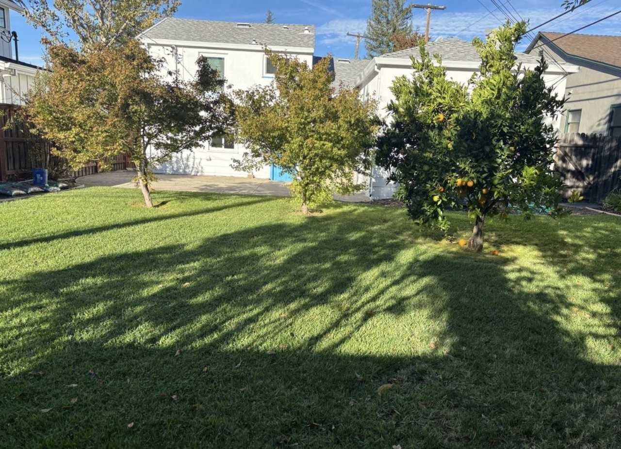 833 53rd St - Photo 6 of 10